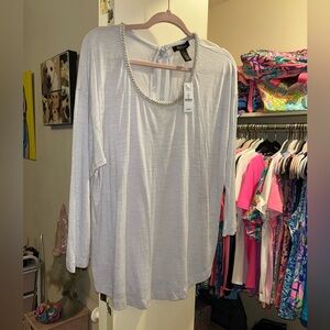 ⚪️⚫️♦️NWT White House Black Market Pearl Neck Top